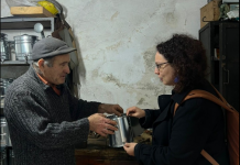 Feridi, njihuni me mjeshtrin që u mëson të rinjve zanatin e teneqepunuesit