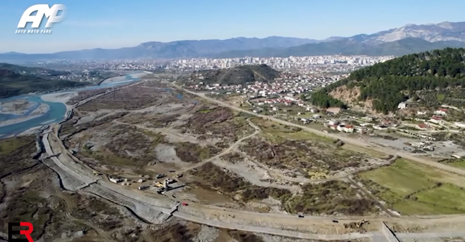 Automotopark-u i parë shqiptar po ngrihet në Elbasan