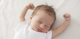 Pse foshnjat lëvizin gjithmonë duke tundur krahët dhe këmbët?