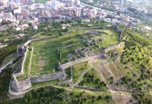 FOTO/ Nis puna për restaurimin e Kalasë së Lezhës