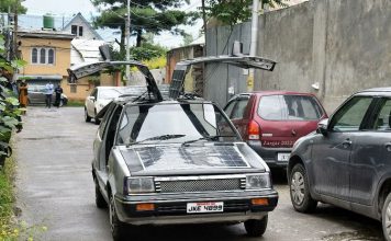 Mësuesi i matematikës ndërton makinën luksoze me energji diellore