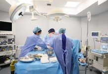 Ndërhyrja e vështirë, mjekët i shpëtojnë jetën nënës së re