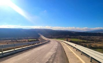 FOTOT/ Korçë-Ersekë për 20 minuta, shihni sa kanë avancuar punimet në rrugën e re