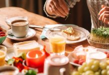 A i bëjnë vërtetë mirë trupit tre vakte në ditë? Zbuloni të dhënat befasuese