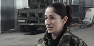 Njihuni me Entelën, rreshterja që prej 20 viteve rregullon makinat e Forcave të Armatosura