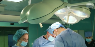 Realizohet me sukses ndërhyrja e rrallë në QSUT, mjekët i shpëtojnë jetën 40 vjeçarit