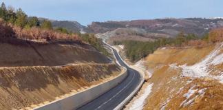 FOTOT/ Korça dhe Erseka afrohen me njëra-tjetrën, përfundon aksi Qafa e Qarrit-Mollas