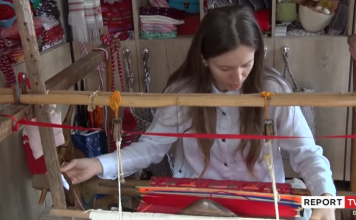 VIDEO/ Njihuni me Emanuelën nga Lezha, studion për matematikë-fizikë, por punon edhe në tezgjah