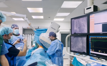 5 orë operacion/ Ndërhyrja e rrallë në zemër në QSUT, mjekët i shpëtojnë jetën 27 vjeçarit