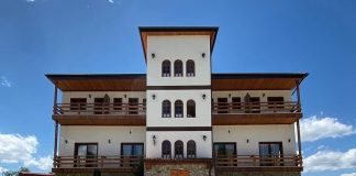 Agroturizëm “Zerja” mikpret turistët me ushqime bio dhe guida në natyrë