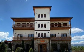 Agroturizëm “Zerja” mikpret turistët me ushqime bio dhe guida në natyrë