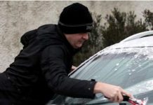 Si të shpëtoni nga akulli në xhamat e makinës në këto mëngjese të ftohta