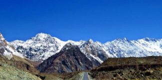 Mrekullia e 8-të e botës: Autostrada që kalon mbi re