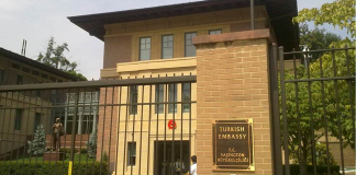 Një pakistaney anonim hyri në ambasadën turke në SHBA dhe dhuroi 30 mln dollarë