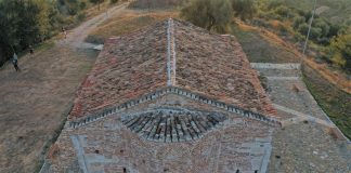 Kisha e Shën Kollit në Kurjan, elemente paleokristiane në fasadë