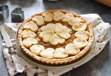 Tartë me Zemra – Receta e Shpejtë e Ëmbëlsirës së Shijshme