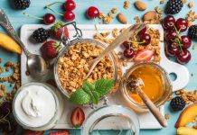 Nise mbarë ditën – 10 ushqimet ideale për mëngjes