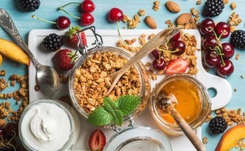 Nise mbarë ditën – 10 ushqimet ideale për mëngjes