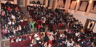 Aty ku ka rini, ka shpresë/ 280 të rinj në Shkodër japin mesazhe inkurajuese: Na ndihmoni të lulëzojmë në tokën që jemi mbjellë