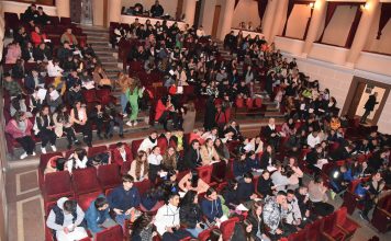 Aty ku ka rini, ka shpresë/ 280 të rinj në Shkodër japin mesazhe inkurajuese: Na ndihmoni të lulëzojmë në tokën që jemi mbjellë