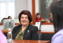Medalje vlerësimi për pedagogen e gjuhës frënge, Prof. Dr. Andromaqi Haloçi