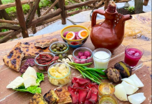 Reportazh/ “Shqiptarët ende i përmbahen besës”, faqja e njohur: Si po shkëlqen turizmi në Shqipëri