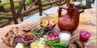 Reportazh/ “Shqiptarët ende i përmbahen besës”, faqja e njohur: Si po shkëlqen turizmi në Shqipëri