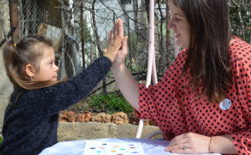 Amara, vogëlushja me Sindromën Down me buzëqeshjen më të ëmbël në botë – Historia frymëzuese