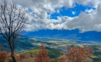 FOTO/ Bredhi i Hotovës, një mrekulli natyrore