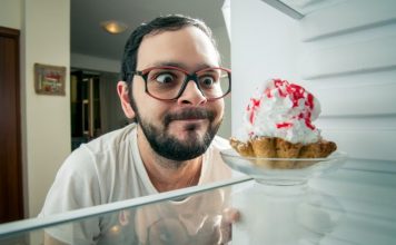 Pse ëmbëlsirat dhe patatinat ndryshojnë trurin?