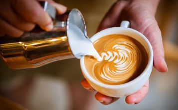 Kafe me Qumësht – Zbuloni Përfitimet Shëndetsore