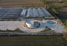 “Kronos Agroturism” në Shijak, arkitekturë unike dhe prodhime prej serrës së vet