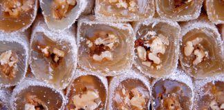 Si të Përgatisni në Shtëpi Llokume me Arra – Receta e Përsosur
