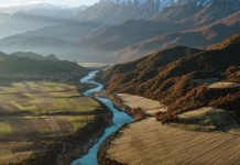 Francezja “Les Echos” e cilëson lumin e Vjosës një “përrallë ekologjike”
