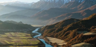 Francezja “Les Echos” e cilëson lumin e Vjosës një “përrallë ekologjike”