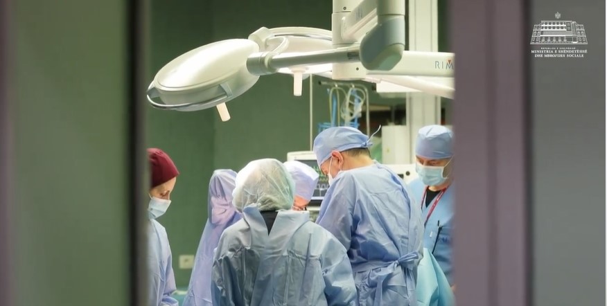 Mjekët e Spitalit Universitar të Traumës kryejnë me sukses ndërhyrjen delikate në pankreas
