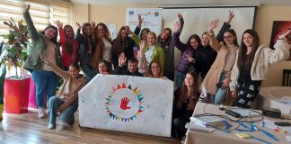 Frymëzuese/ 15 të rinj vullnetarë krijojnë një strukturë për t’u ardhur në ndihmë fëmijëve me aftësi të kufizuara