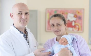 Pas 25 vitesh pritje, Lindita sjell në jetë fëmijën e parë në Maternitetin “Koço Gliozheni”