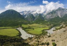 “Lonely Planet”: Shqipëria krenohet me Parkun e parë Kombëtar të lumit Vjosa
