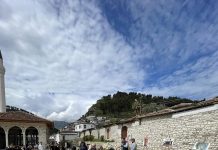 Berat, ekspozohen zbukurimet e banesave dhe monumenteve të kultit