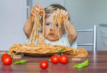 Pse është mirë që fëmijët të hanë me duar?