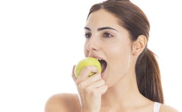 Përtypja siç duhet përmirëson nivelet e sheqerit në gjak te pacientët me diabet të tipit 2