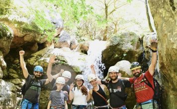 Turistë shqiptarë e të huaj pjesë e “South Outdoor Festival” në Borsh