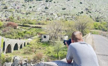 Turistë të shumtë vizitojnë Urën 300-vjeçare të Mesit