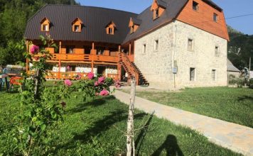 ”El Pais”: Një udhëtim agroturistik në Shqipëri mes akomodimit rural, fermave dhe kantinave të suksesshme