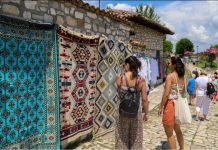 Vërshimi i turistëve drejt Beratit