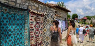 Vërshimi i turistëve drejt Beratit