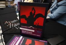 Opera e Kosovës nderon regjisorin Nikolin Gurakuqi duke promovuar librin kushtuar punës së tij