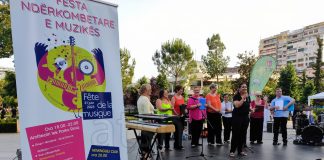 Java Kulturore Franceze kthen Tiranën në arenë muzikore