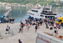 “Kala Festival”, 657 turistë anglezë mbërritën nga porti i Himarës